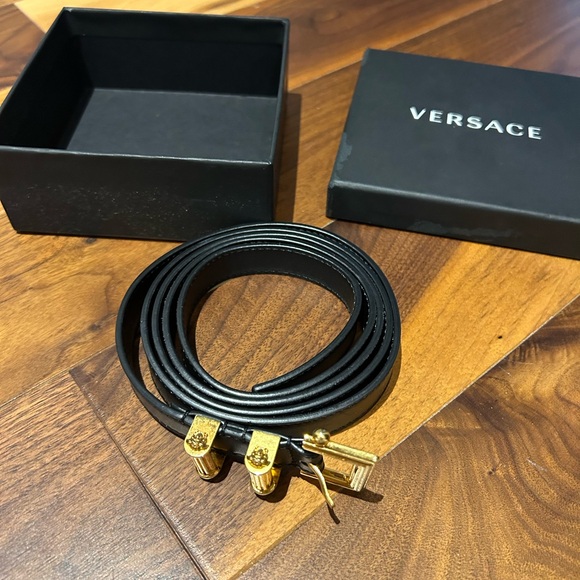 Versace 🖤 - Picture 2 of 3